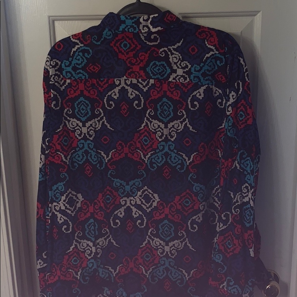 Beautiful and full of color button up - Picture 5 of 5